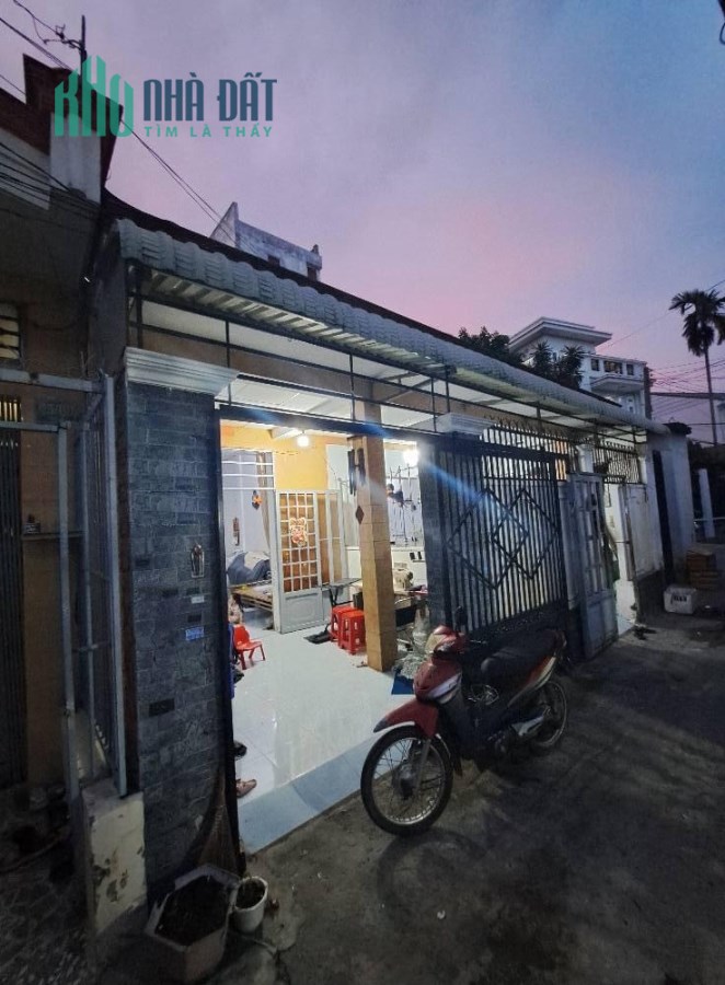 Bán nhà HXH đường Thái Thị Giữ, Bà Điểm, Hóc môn, 110m2, giá 4 tỷ 450 TL.