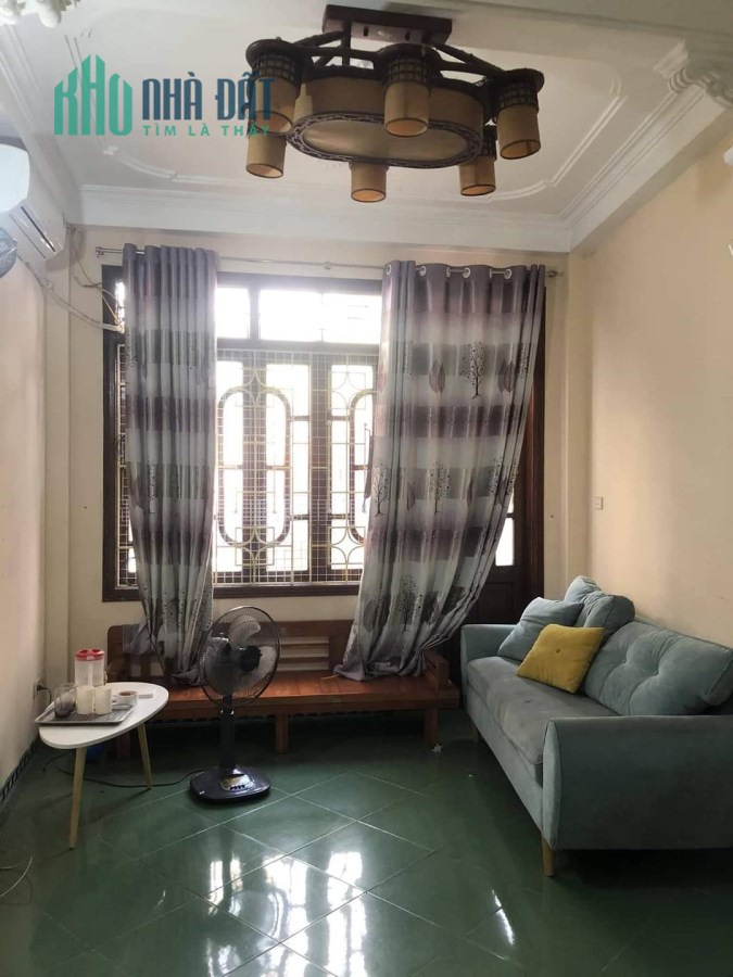 Rất rẻ, rất hiếm, đường Hoàng Mai, Đền Lừ, quận Hoàng Mai, 40m2, 4 tầng, 3 ngủ, sổ đỏ hơn 2,5 tỷ