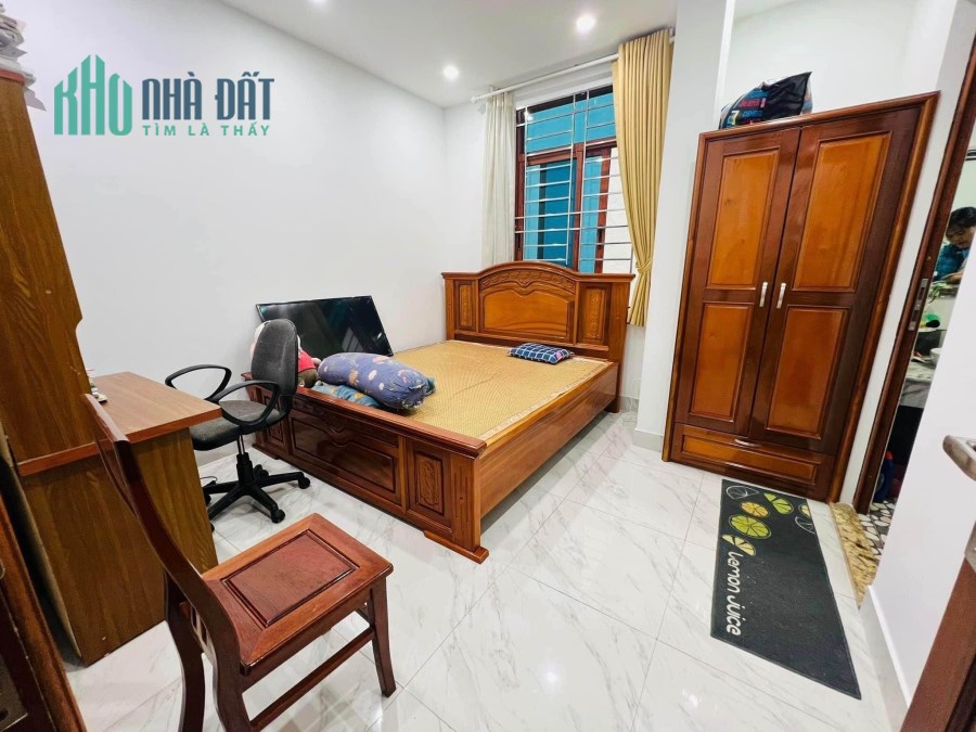 Bán nhà Cầu Giấy 55m2-Hơn 5 tỷ-Ngõ Thông-Kinh Doanh-Ô Tô 4 Chỗ Đỗ Cửa-Ô Tô Tránh 20M