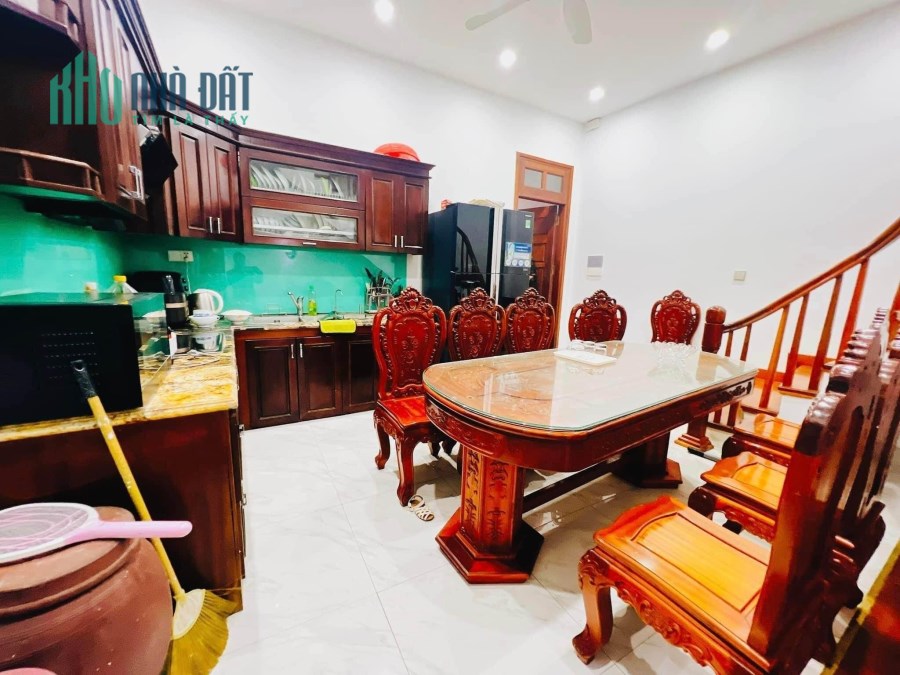 Bán nhà Cầu Giấy 55m2-Hơn 5 tỷ-Ngõ Thông-Kinh Doanh-Ô Tô 4 Chỗ Đỗ Cửa-Ô Tô Tránh 20M