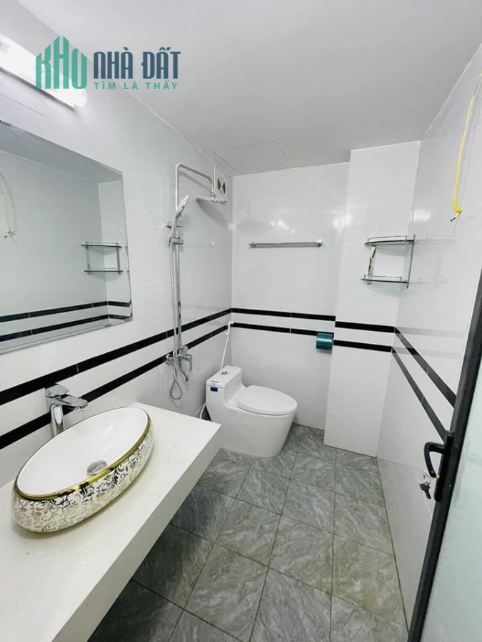 Bán nhà tại ngõ 95 phố Chiến Thắng, quận Hà Đông. Ô tô tránh đỗ cửa, 2 thoáng, ở sướng.