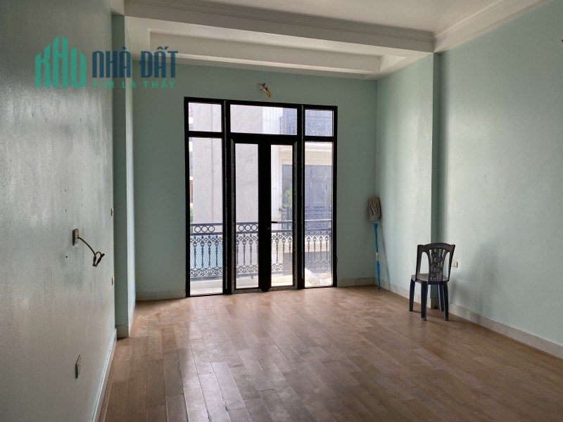 CHỈ 4,9 TỶ SỞ HƯU NHÀ NGÃ 6 Ô CHỢ DỪA 45M2 X 5 TẦNG, GẦN PHỐ, NGÕ NÔNG, THÔNG TỨ TUNG, LH 0966037496