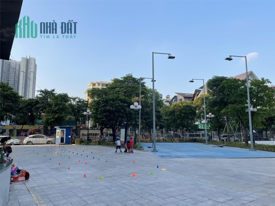 Căn hộ 2 phòng ngủ, 61m2, 2,8 tỷ, full nội thất, chung cư Iris Garden