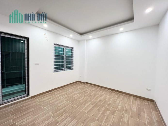 MẶT PHỐ SẦM UẤT - KINH DOANH NGÀY ĐÊM - VỊ TRÍ ĐỈNH 
 Phan Định Giót DT 43m,  3 tầng ,  MT5m, Giá