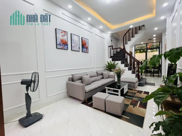 Bán Nhà Q. Ba Đình - Phố Ngọc Khánh, Dt 56m x 4t, Mt 3.7m, Giá 5.2 tỷ, Rẻ Nhất khu vực.