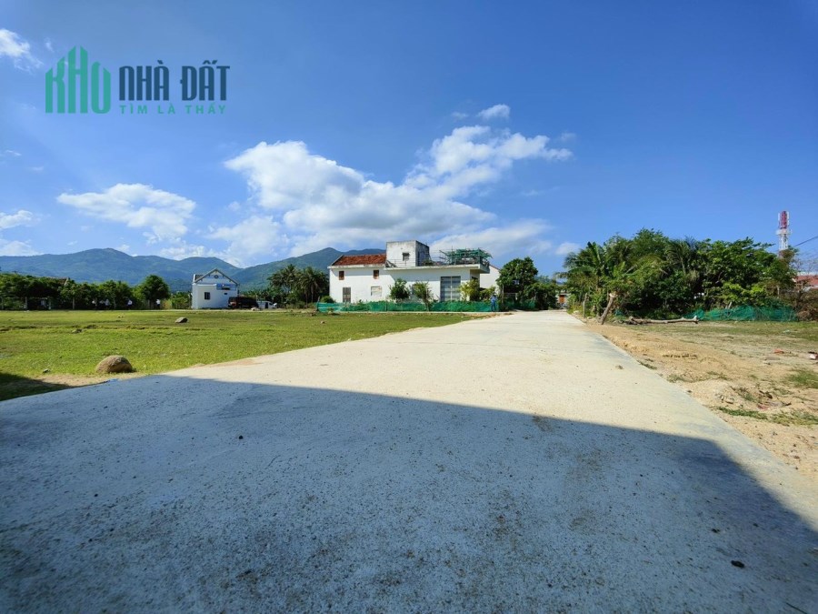 Bán nhanh lô biệt thự 300m2 thổ cư tại trung tâm Kinh Tế Bắc Vân Phong - gần sân bay Sungroup