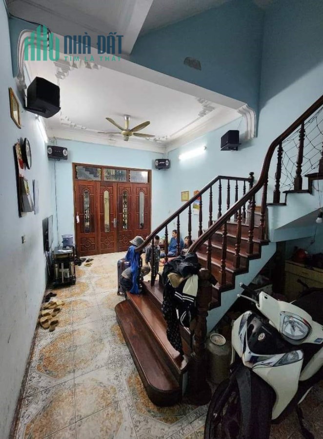 Bán Nhà Phố Nguyễn Ngọc Vũ 81m2 x 4 tầng , gần Phố , Phân Lô , ô tô , giá đầu tư chỉ hơn 10 tỷ