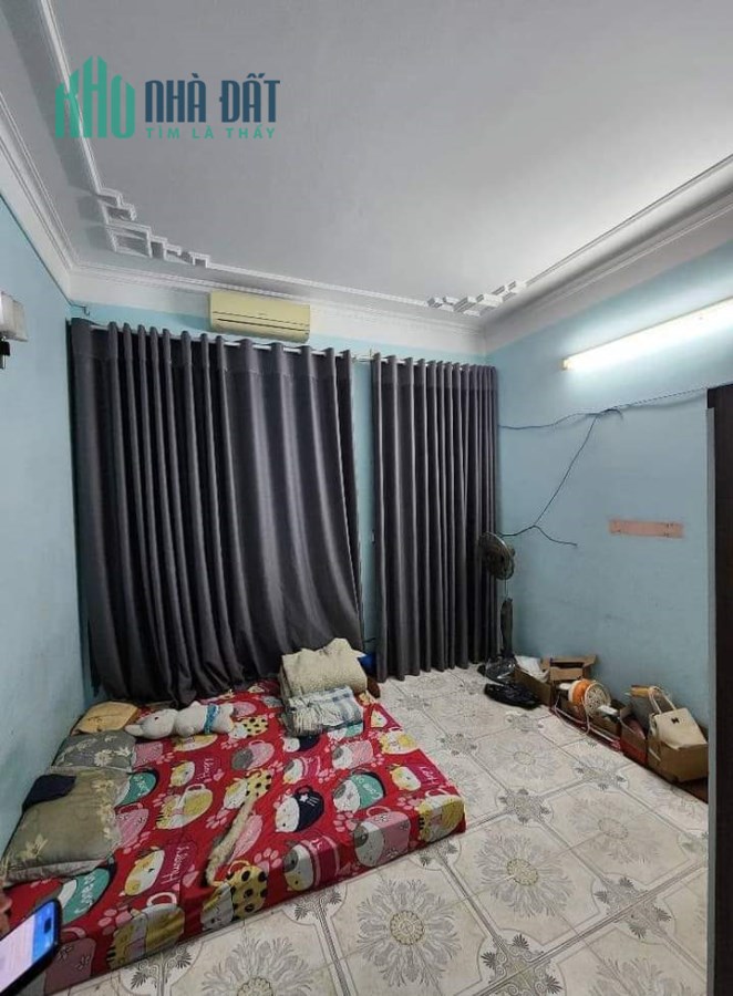 Bán Nhà Phố Nguyễn Ngọc Vũ 81m2 x 4 tầng , gần Phố , Phân Lô , ô tô , giá đầu tư chỉ hơn 10 tỷ