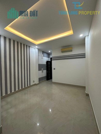 Bán căn nhà 4 tầng mặt tiền đường Huỳnh Thúc Kháng, Q. Hải Châu