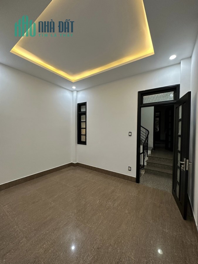 Bán căn nhà 4 tầng mặt tiền đường Huỳnh Thúc Kháng, Q. Hải Châu