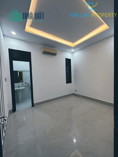 Bán căn nhà 4 tầng mặt tiền đường Huỳnh Thúc Kháng, Q. Hải Châu