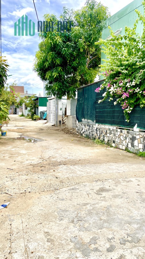 Bán nhà góc 2 mặt đường 2T ôtô ở Vĩnh Thạnh view đẹp