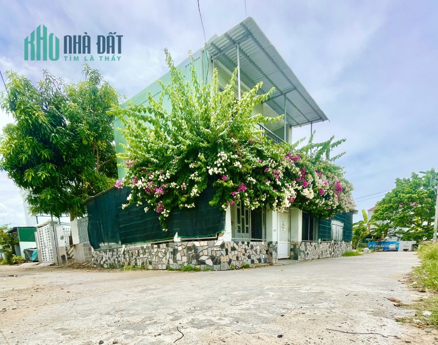 Bán nhà góc 2 mặt đường 2T ôtô ở Vĩnh Thạnh view đẹp