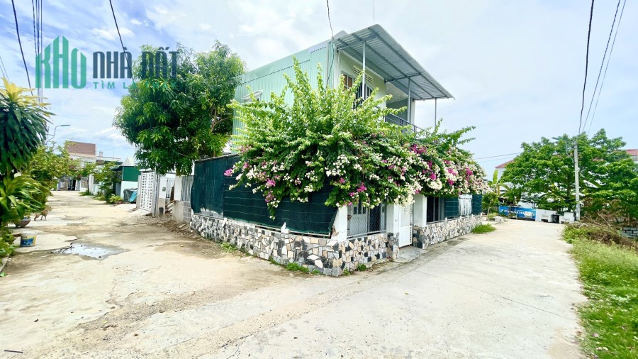 Bán nhà góc 2 mặt đường 2T ôtô ở Vĩnh Thạnh view đẹp