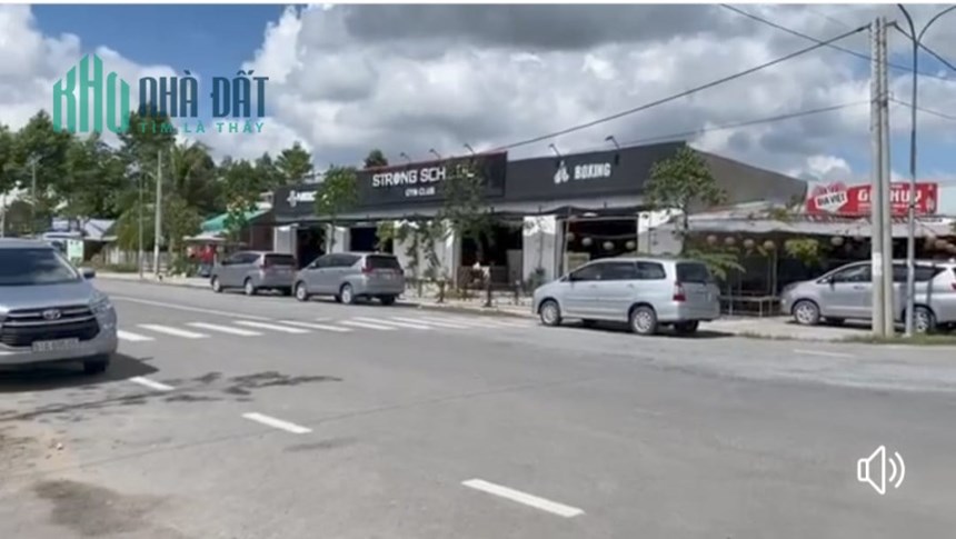 Mình có mặt bằng cần cho thuê. Nhà kiêng cố, ngang 30m, xâu vào 26m.