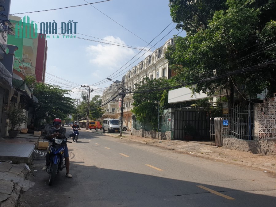 TÂN PHÚ NHỈNH 80 TRIỆU / M2 . NHÀ TÔ HIỆU . HẺM RỘNG 6M . 63M2 . Ô TÔ NGỦ TRONG NHÀ .