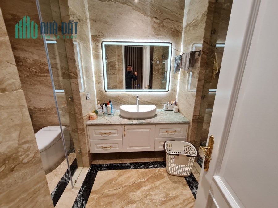 Bán tòa khách sạn mặt phố Mã Mây, 250m2x7 tầng, thang máy, doanh thu 300tr/tháng, 160 tỷ