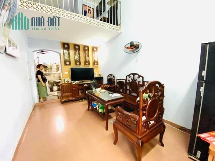 BÁN NHÀ NGÕ PHỐ TÂY SƠN ĐỐNG ĐA HN. 3,2 TỶ HỘ KHẨU ĐỐNG ĐA. 4 TẦNG ,LÔ GÓC, Ô TÔ QUA NHÀ