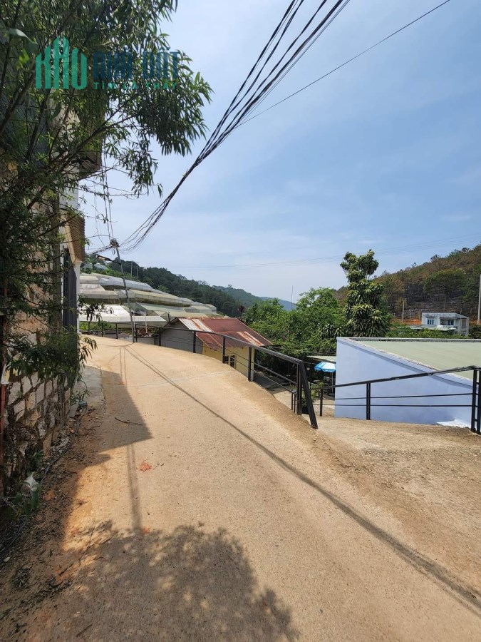 ( Gấp quá rồi ) Giảm chỉ còn 2 tỷ - Sở hữu căn nhà view đẹp hẻm ô tô Hùng Vương, Đà Lạt