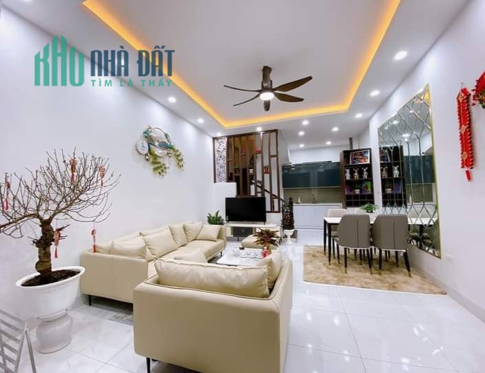 Mỹ Đình 1 lô góc 37.2m2 Tặng Nội Thất ở ngay, 5 tầng giá 4.3 tỷ
