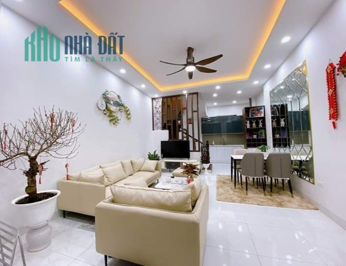 Mỹ Đình 1 lô góc 37.2m2 Tặng Nội Thất ở ngay, 5 tầng giá 4.3 tỷ
