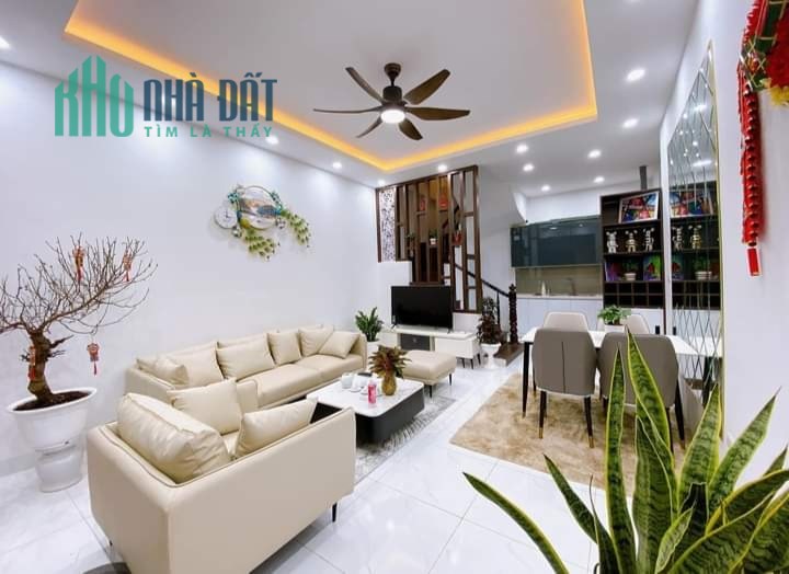 Mỹ Đình 1 lô góc 37.2m2 Tặng Nội Thất ở ngay, 5 tầng giá 4.3 tỷ