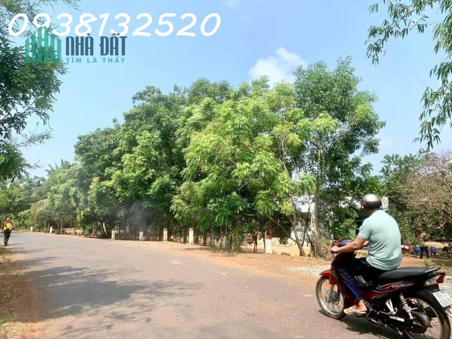 ĐÁO HẠN NGÂN HÀNG tôi bán lô đất Thổ Cư ngay QL13, sát chợ. DT 1010m2. Giá 280TR/nền