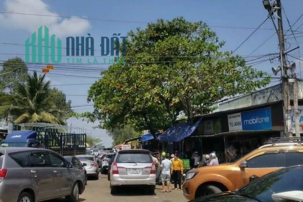 ĐÁO HẠN NGÂN HÀNG tôi bán lô đất Thổ Cư ngay QL13, sát chợ. DT 1010m2. Giá 280TR/nền