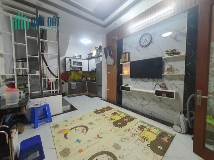 Bán nhà ngõ 44 Trần Thái Tông, Cầu Giấy, 33m2, 5 tầng, lô góc, giá 3.98 tỷ.