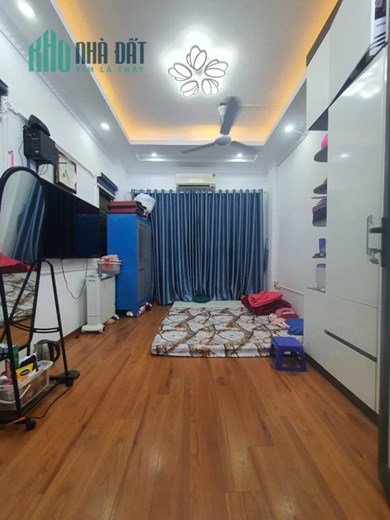 Bán nhà ngõ 44 Trần Thái Tông, Cầu Giấy, 33m2, 5 tầng, lô góc, giá 3.98 tỷ.