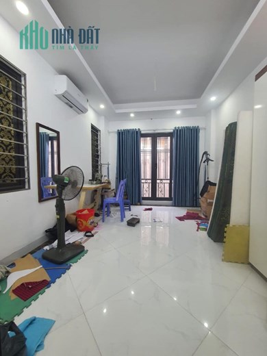 Bán nhà ngõ 44 Trần Thái Tông, Cầu Giấy, 33m2, 5 tầng, lô góc, giá 3.98 tỷ.