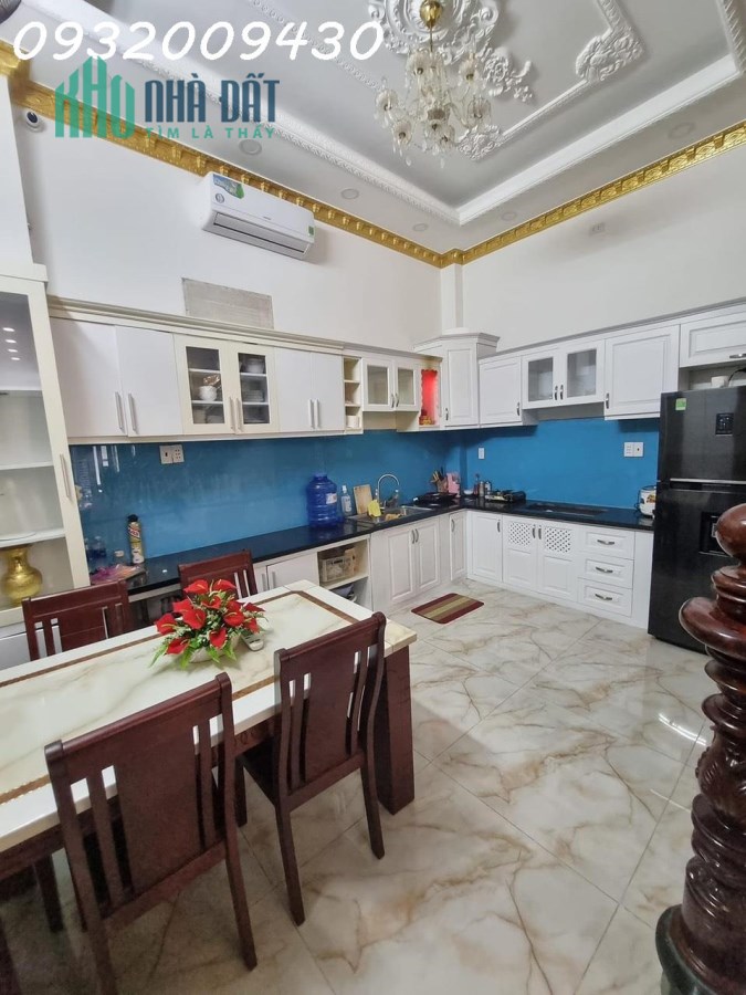 Trung Tâm TT Nhà Bè - nhà 4 tầng 5 x 12 OTO đỗ cửa - gần chợ Phú Xuân , giá 6 tỷ.