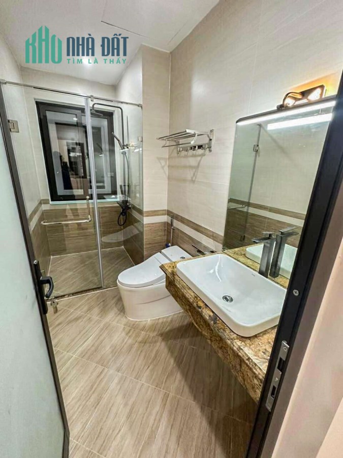 Nhà đẹp lõi Bồ Đề xây mới, ô tô thông, sát phố, nội thất Đức, 77m2x 6t thang máy, 13 tỷ 8