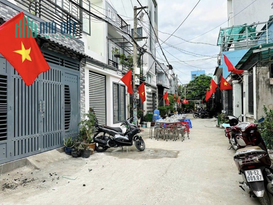 XE HƠI VÀO NHÀ - THẠNH LỘC QUẬN 12, 61M2, 2 TẦNG BTCT, KHU DÂN TRÍ - 5 PHÚT QUA GÒ VẤP - CHỈ HƠN 3