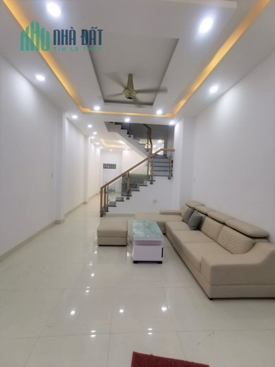 XE HƠI VÀO NHÀ - THẠNH LỘC QUẬN 12, 61M2, 2 TẦNG BTCT, KHU DÂN TRÍ - 5 PHÚT QUA GÒ VẤP - CHỈ HƠN 3