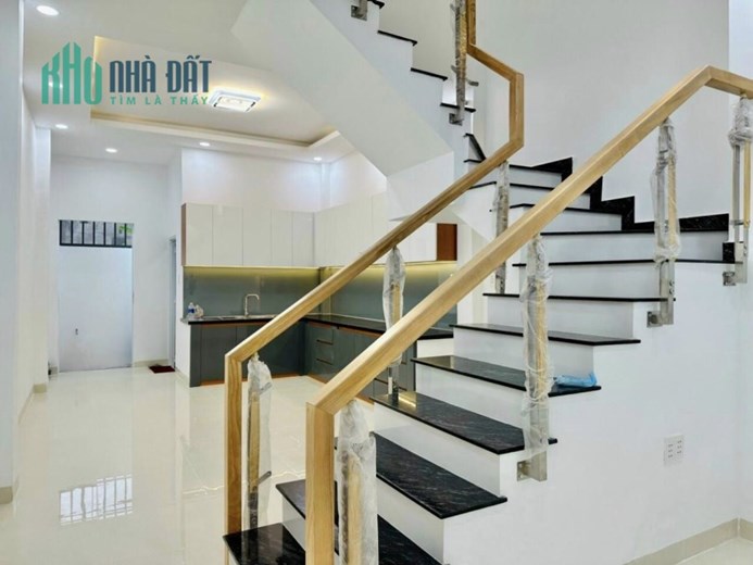 XE HƠI VÀO NHÀ - THẠNH LỘC QUẬN 12, 61M2, 2 TẦNG BTCT, KHU DÂN TRÍ - 5 PHÚT QUA GÒ VẤP - CHỈ HƠN 3