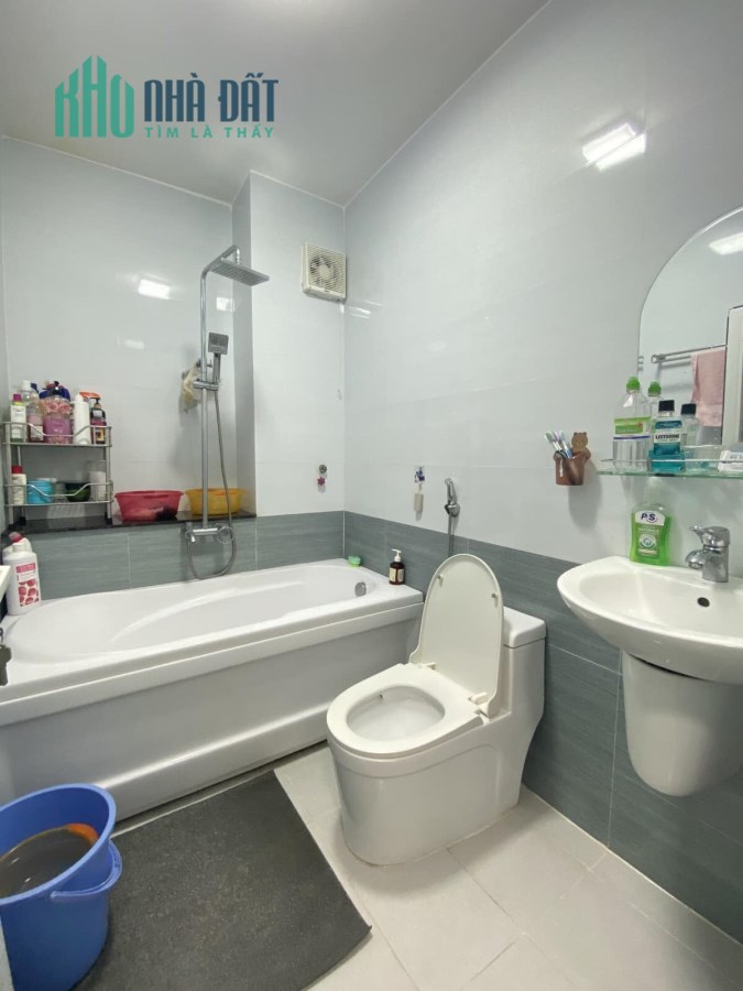 BÁN GÁP NHÀ HXH TRÁNH ĐƯỜNG ỐNG ÍCH KHIÊM  Q11 - NHÀ ĐẸP 5 TẦNG BTCT - OTO 16 CHỔ VÀO NHÀ. .