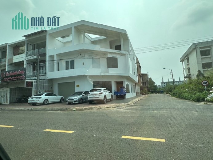 Cho thuê hoặc bán 2 căn nhà mặt tiền Đinh Tiên Hoàng, P2, Bảo Lộc, Lâm Đồng.