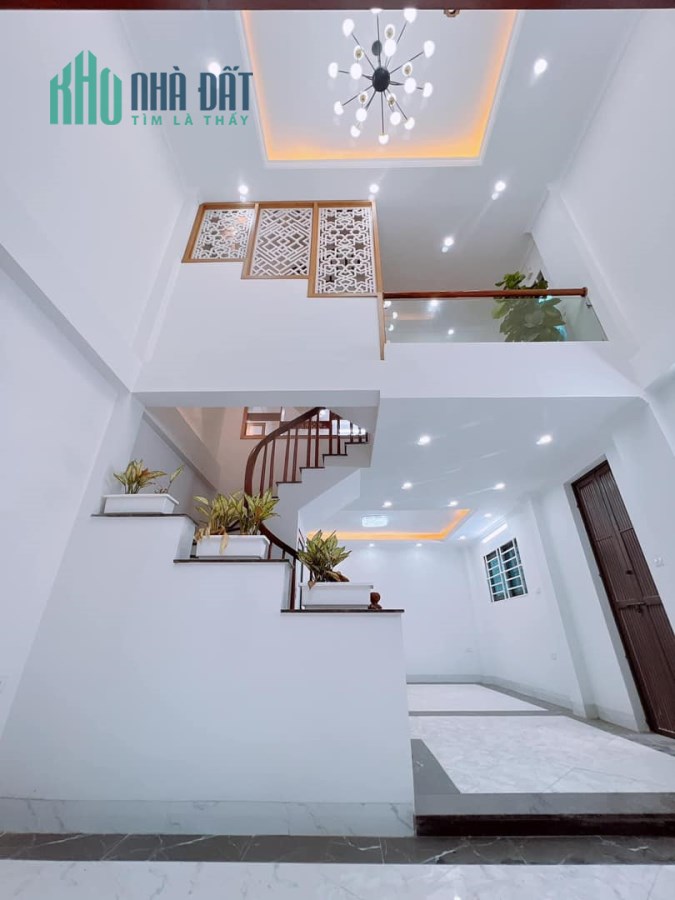 Bán nhà Khương Đình hơn 6 tỷ 42m2, 5T lô góc SH quay đầu, cách phố 30m