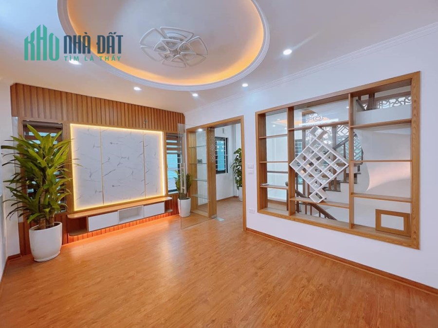 Bán nhà Khương Đình hơn 6 tỷ 42m2, 5T lô góc SH quay đầu, cách phố 30m