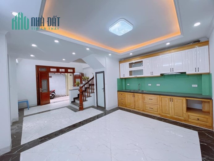 Bán nhà Khương Đình hơn 6 tỷ 42m2, 5T lô góc SH quay đầu, cách phố 30m
