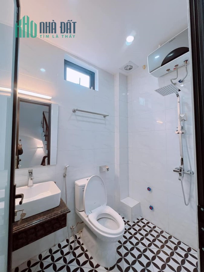 Bán nhà Khương Đình hơn 6 tỷ 42m2, 5T lô góc SH quay đầu, cách phố 30m