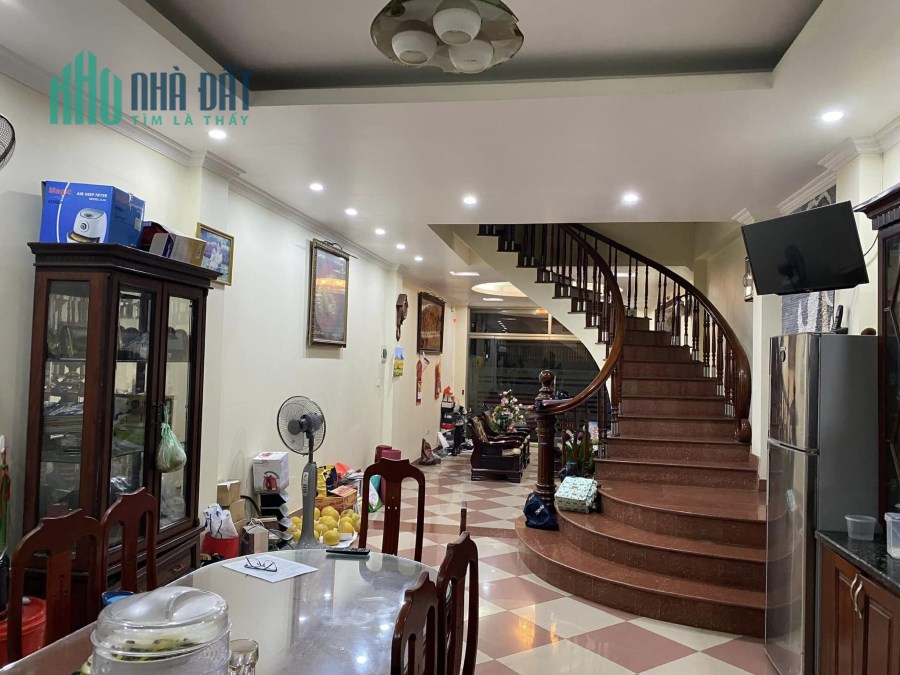 Bán Nhà Mặt Phố Quận Thanh Xuân 95 m  5 T MT 5 m Giá 17 Tỷ . Vỉa hè Rộng Kinh Doanh Các Loại Hình