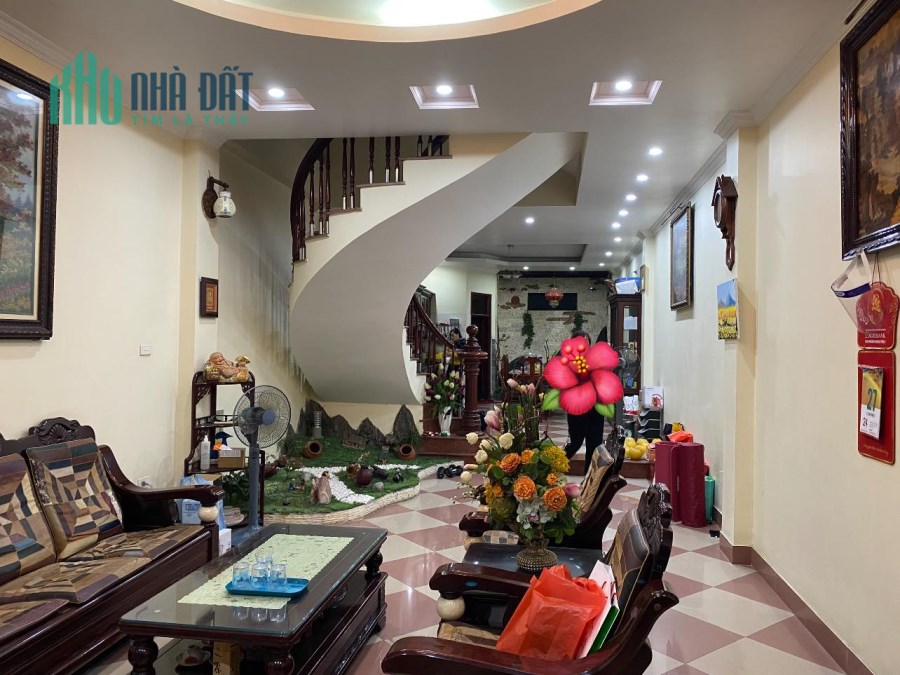 Bán Nhà Mặt Phố Quận Thanh Xuân 95 m  5 T MT 5 m Giá 17 Tỷ . Vỉa hè Rộng Kinh Doanh Các Loại Hình