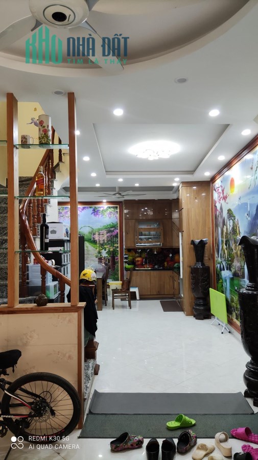 Bán nhà Nguyễn Văn Cừ cách cầu Chương Dương 50m nhỉnh 3 tỷ nhà dân xây 40m MT 5.2m 15m ra ô tô.