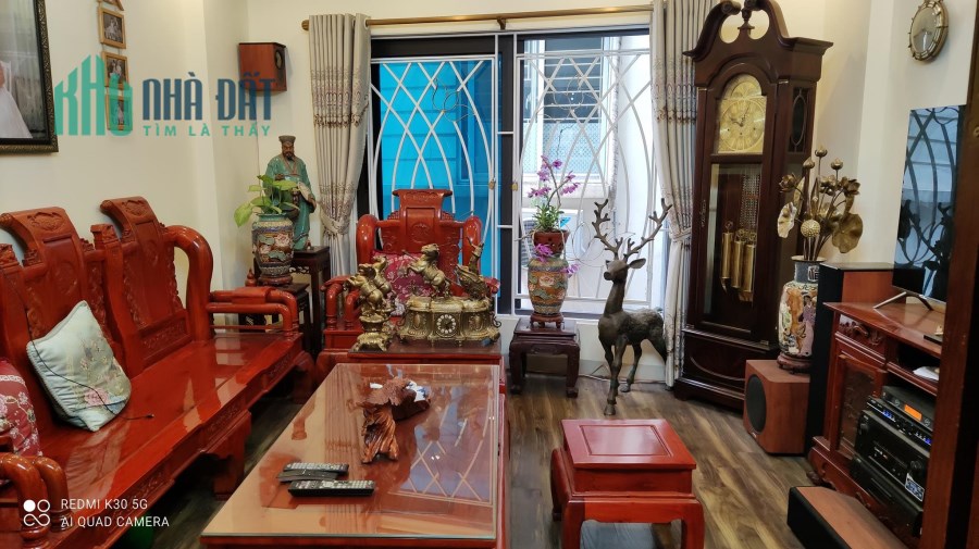 Bán nhà Nguyễn Văn Cừ cách cầu Chương Dương 50m nhỉnh 3 tỷ nhà dân xây 40m MT 5.2m 15m ra ô tô.