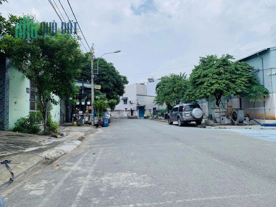 Cần vốn bán gấp nhà xưởng diện tích 186m2 đường Lê Văn Khương , phường Hiệp Thành , quận 12, TPHCM