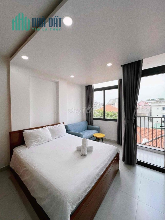 Cho thuê căn hộ dịch vụ với ban công siêu thoáng số 22 Nguyễn Bá Huân, Phường Thảo Điền (Q2 cũ), TP