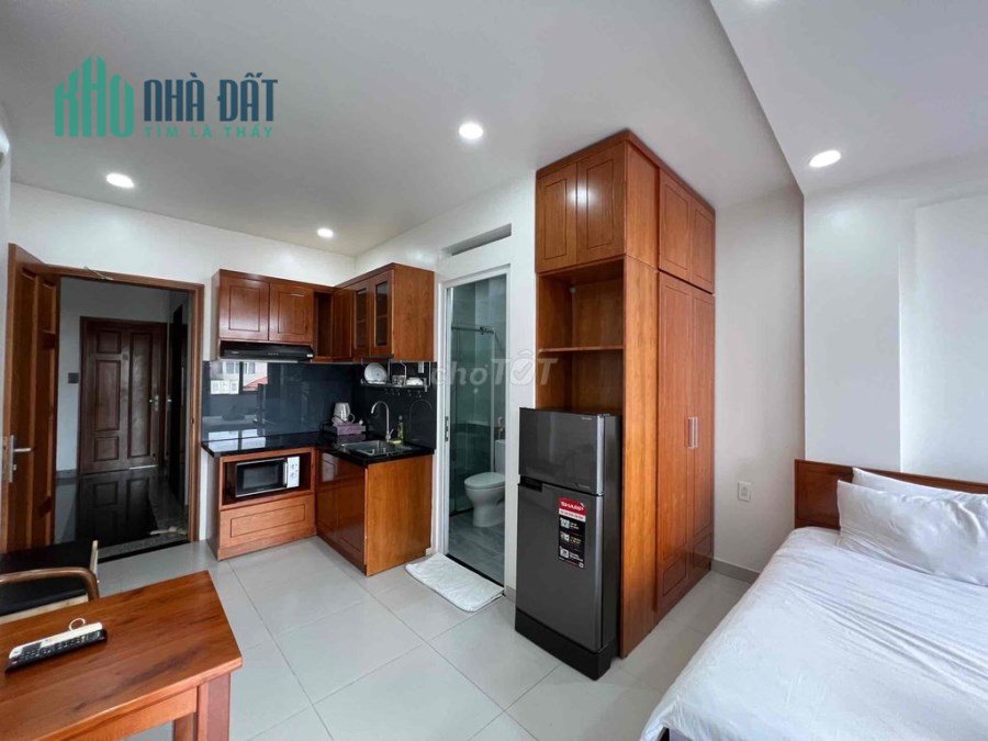 Cho thuê căn hộ dịch vụ với ban công siêu thoáng số 22 Nguyễn Bá Huân, Phường Thảo Điền (Q2 cũ), TP