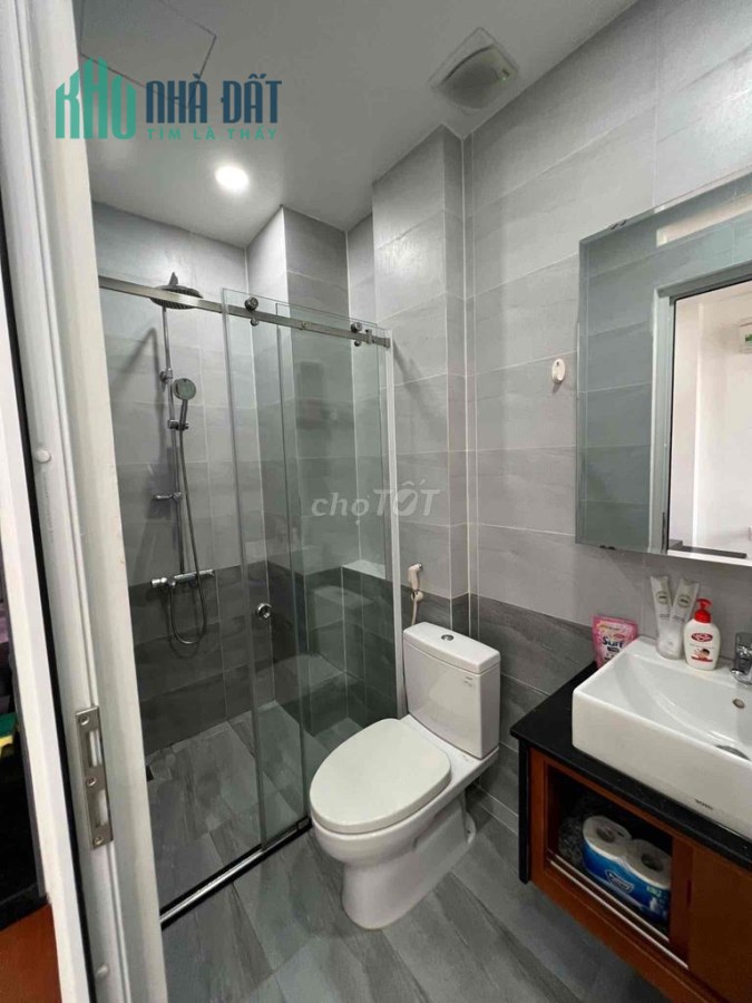 Cho thuê căn hộ dịch vụ với ban công siêu thoáng số 22 Nguyễn Bá Huân, Phường Thảo Điền (Q2 cũ), TP